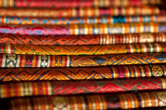 10 традиций из прошлого, которые скоро исчезнут текстильной, туризма, промышленности, спроса, туристов, последние, иностранных, индустрии, конструкции, делают, используя, методы, племени, члены, какими, ткачи, Традиционные, Лаосе, пользовались, Развитие