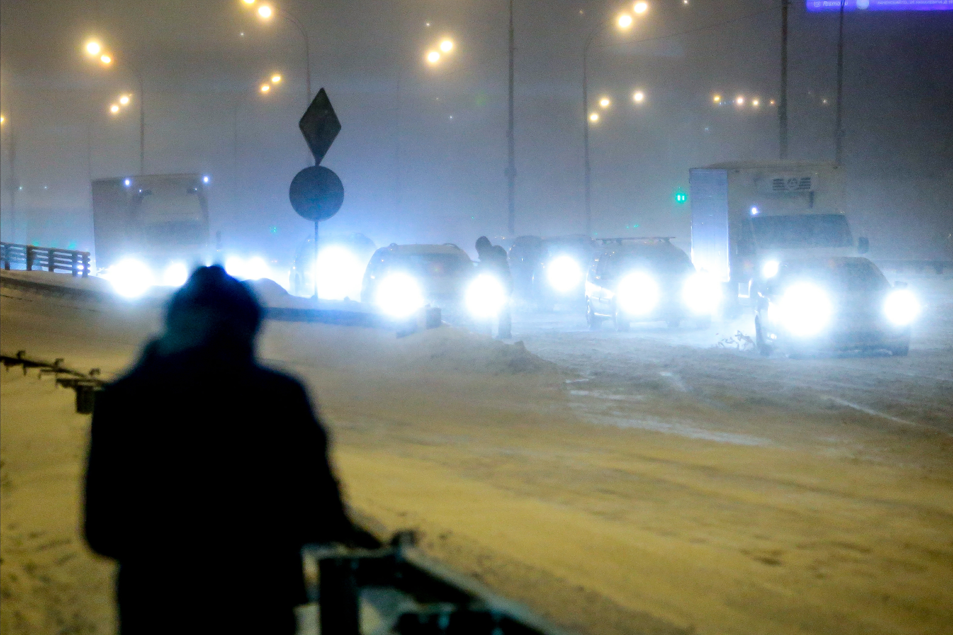 Вечером 22 декабря на дорогах Новосибирска образовались 10-балльные пробки