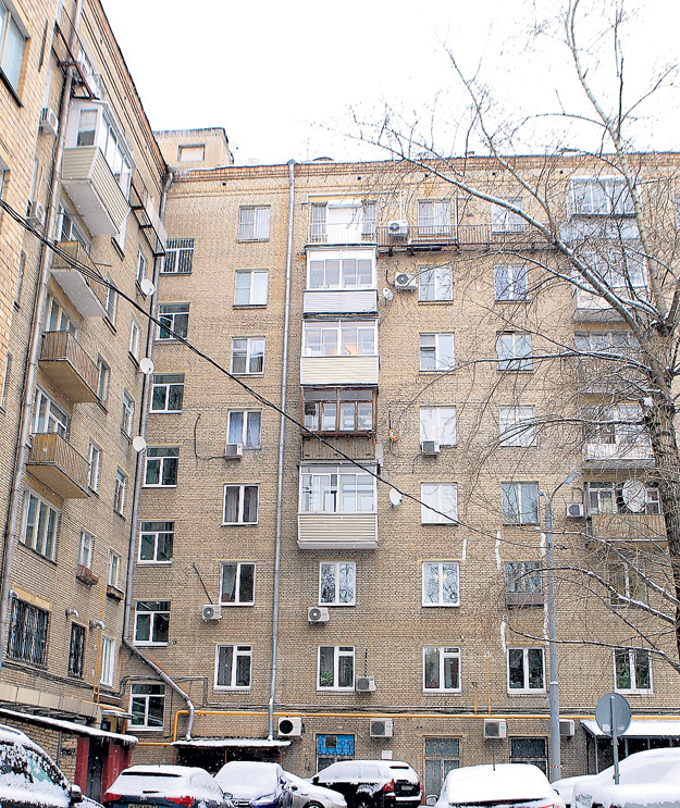 Большая семья живёт в этом доме на Ленинском проспекте в Москве