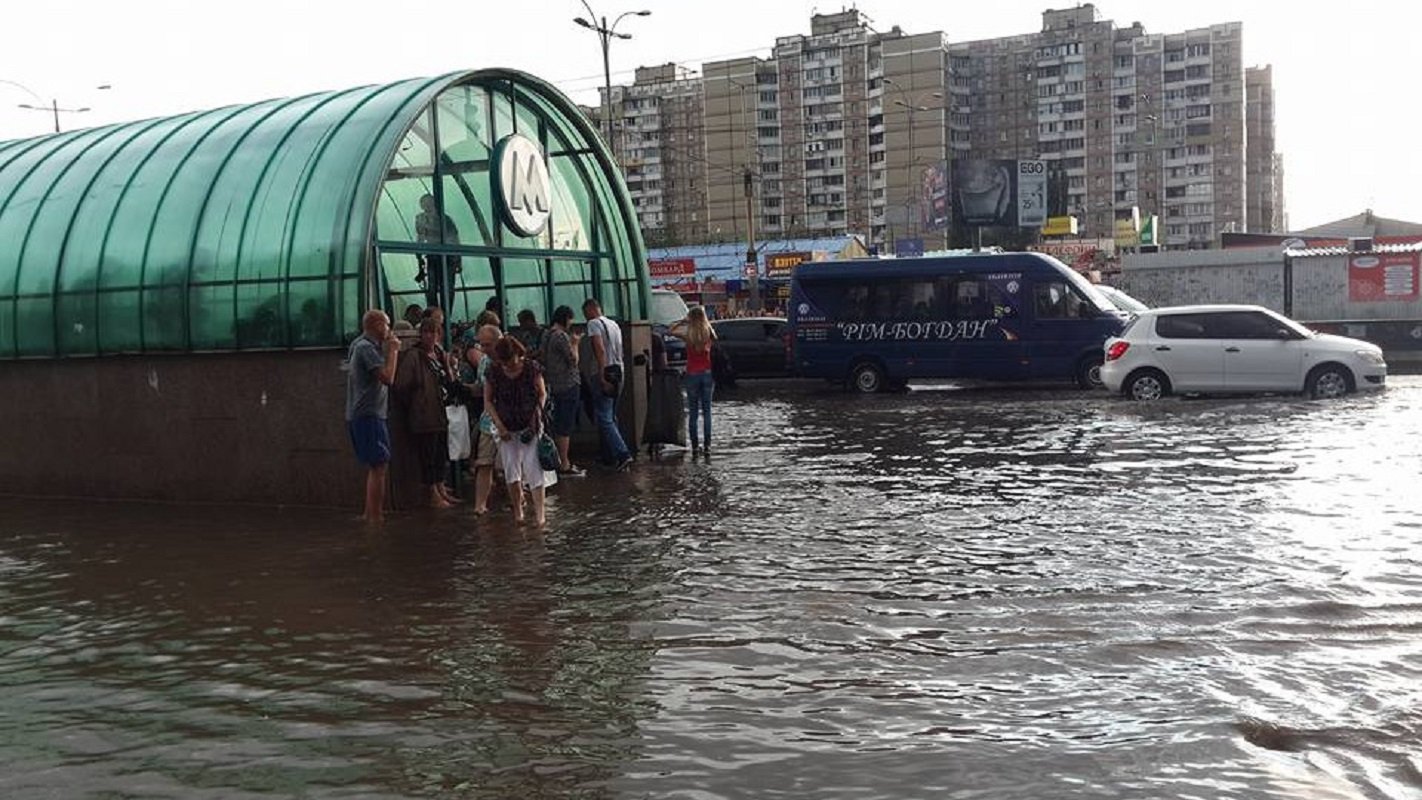 Киевское метро затапливает. Потоп в Киеве. Киев после дождей. Ливень в Киеве сегодня.