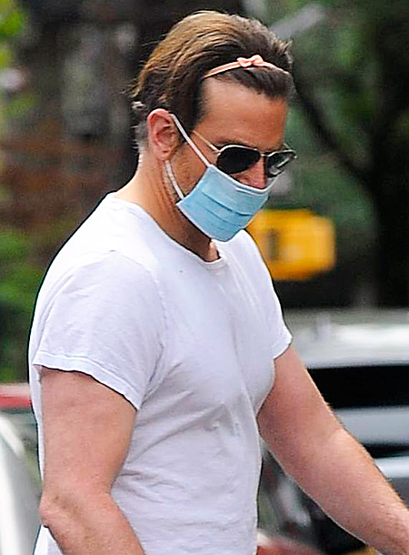 Розовый ободок и сбоку бантик: Брэдли Купер копирует стиль своей дочки Леи Розовый ободок и сбоку бантик: Брэдли Купер копирует стиль своей дочки Леи Дети,Дети знаменитостей