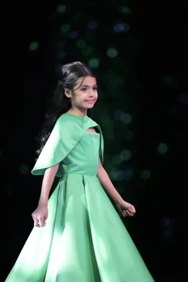 Zivert на сцене, обращение от Юлии и Анны Пересильд и 