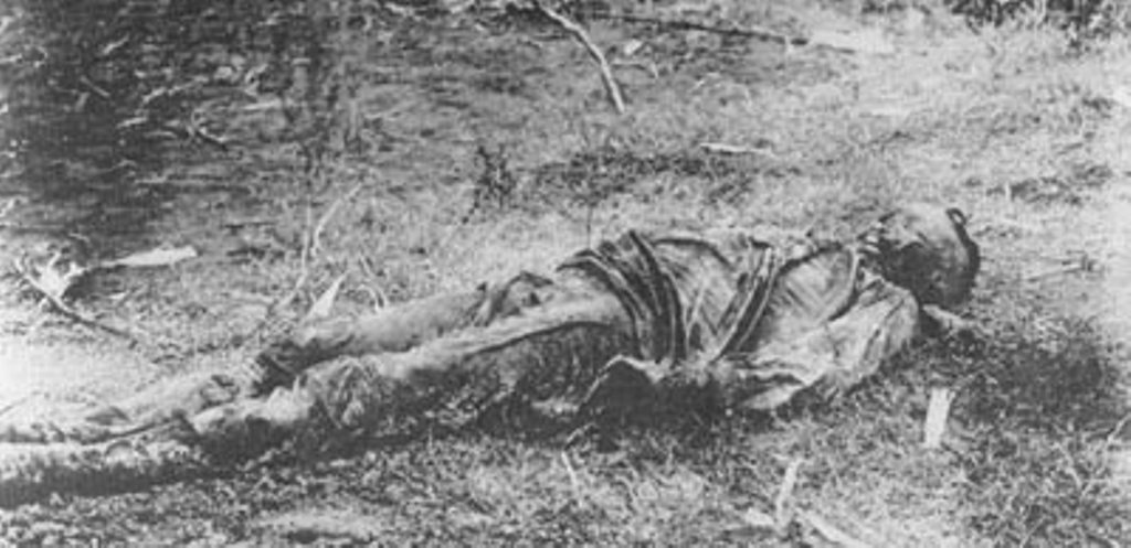Труп офицера, убитого красными. 