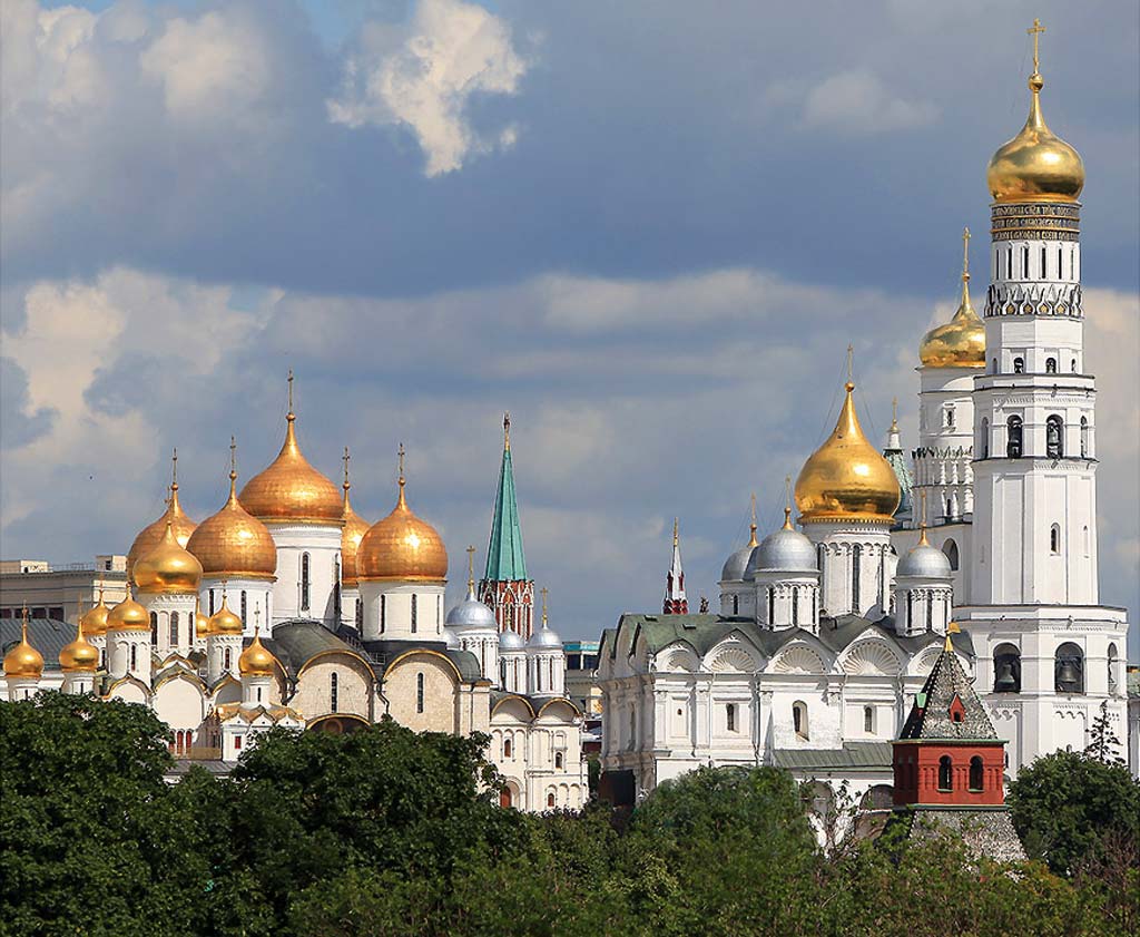 Москва златоглавая. Благовещенский и Успенский соборы Московского Кремля. Успенский Благовещенский и Архангельский соборы. Успенский Благовещенский Архангельский соборы Московского Кремля. Архангельский собор Кремля купол.