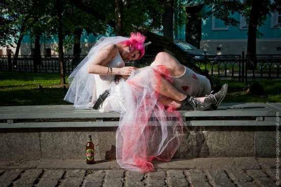 Отдыхают от гостей в одиночестве.. поразительно, свадьба, смешно, юмор