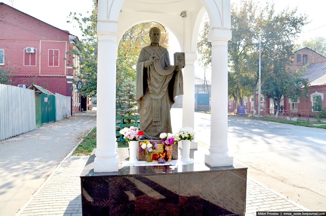 А что же было дальше с застывшей девушкой?