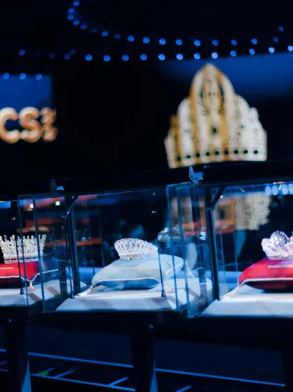 Zivert на сцене, обращение от Юлии и Анны Пересильд и 