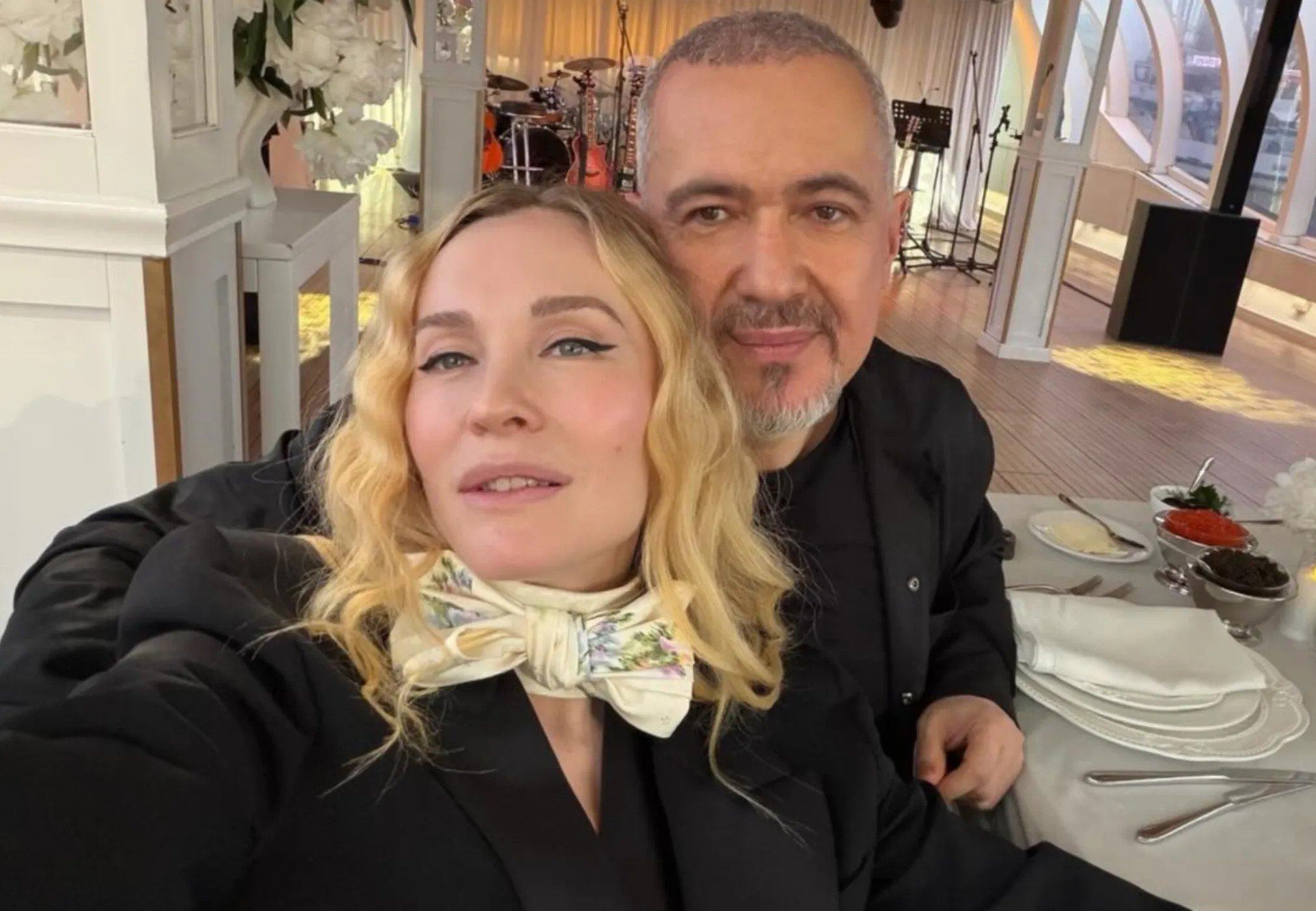 Миллион пионов и "скромное" свидание: Наталья Давыдова и миллиардер Иван Стрешинский отметили годовщину