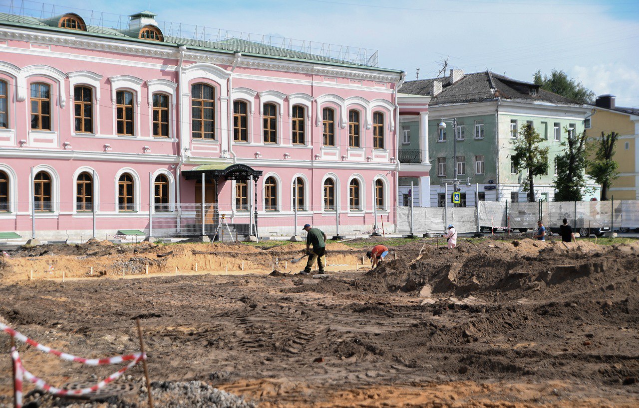 Игорь Руденя проинспектировал работы по благоустройству Соборной площади в Твери