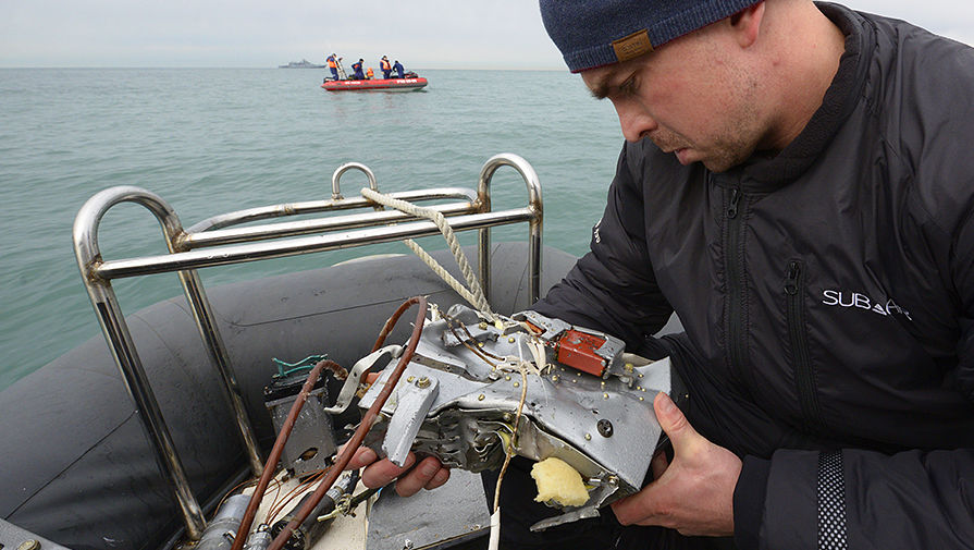 Поисково-спасательные работы у побережья Черного моря после крушения самолета Ту-154 Минобороны...