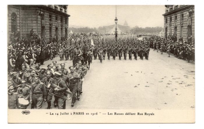 Парад русских войск по Ру Рояль в Париже 14 июля 1916 года. Почтовая открытка./Фото: upload.wikimedia.org