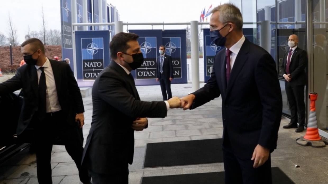 Донбасс посетил главный разведчик НАТО, а Зеленский ищет поддержку в ЕС