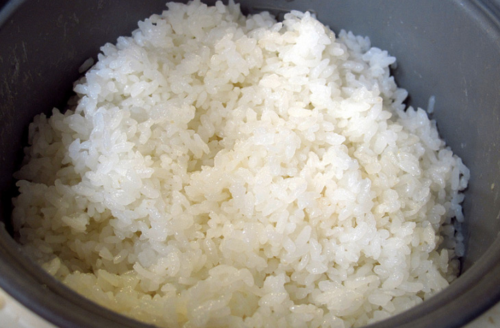 Как готовить рис в кастрюле на воде. Идеальный рассыпчатый рис. Рис рассыпчатый соотношение. Как правильно сварить рассыпчатый рис. Рис отварной рассыпчатый пропорции.