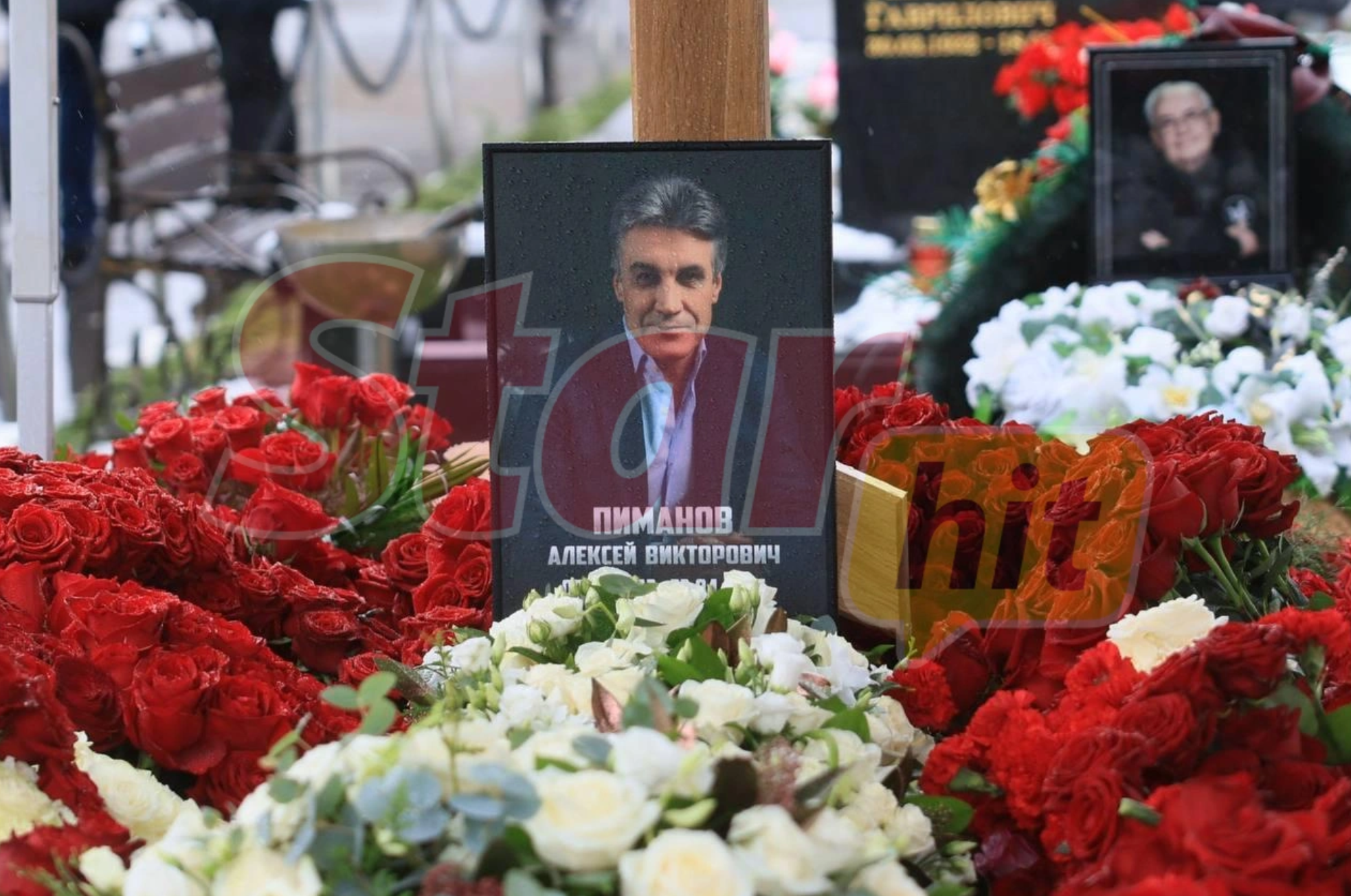 Сыновья едва сдерживали слезы, а жена раскрыла семейную тайну: как прошли похороны Алексея Пиманова Погодина, Ольга, журналиста, Алексея, Пиманов, Алексей, Пиманова, телеведущего, Дарья, друзья, никогда, временем, Пиманова —, скончался, супруга, также, Мужчина, секунду, продюсера, программы