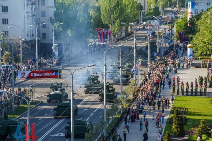 «Парад Победы» вдоль линии фронта. Донбасс заставил Киев понервничать