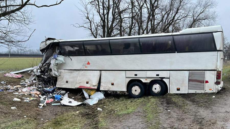 МВД начало проверку по факту падения автобуса с пассажирами в реку в Петербурге