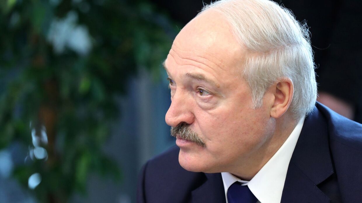 Лукашенко объяснил отказ отменить парад Победы в Белоруссии