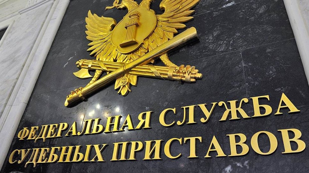 Девушку-пилота из Петербурга сняли с международного рейса из-за долгов на миллион рублей