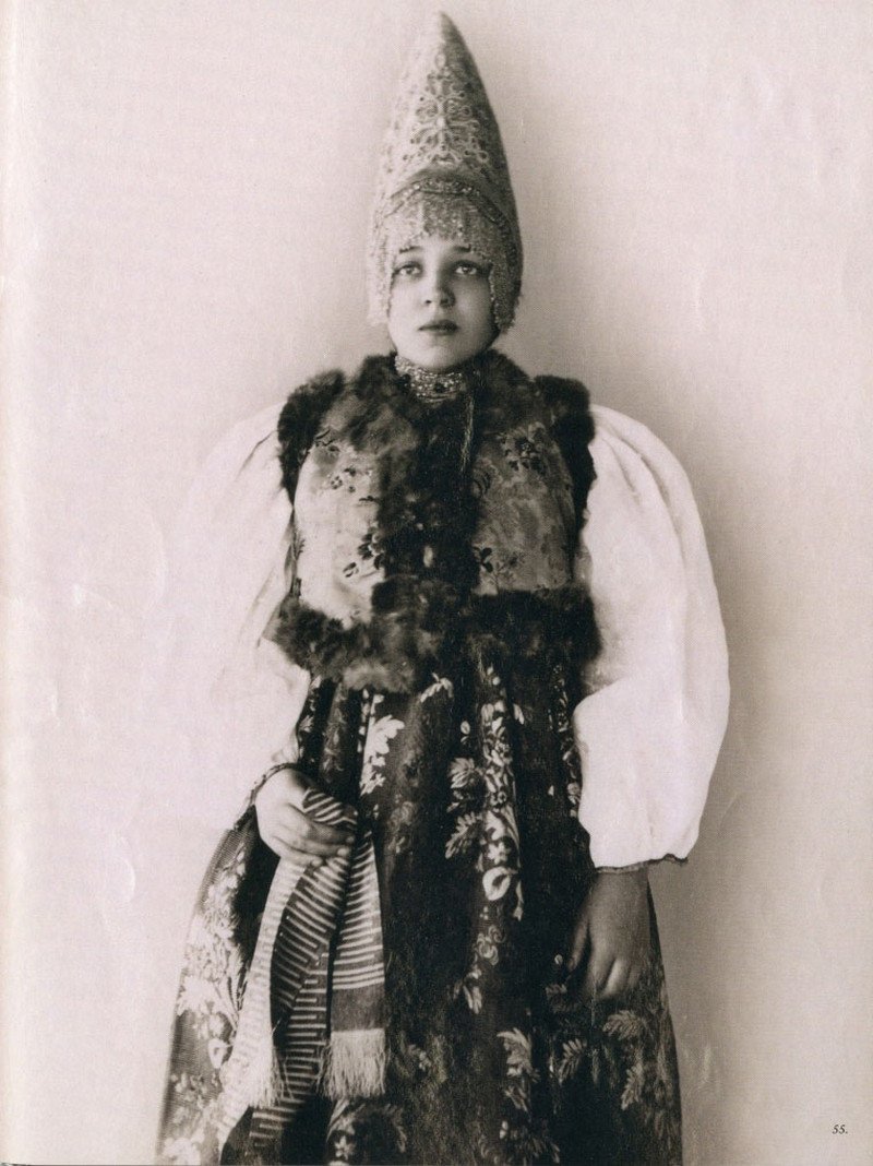 Русские красавицы 19-го века в традиционных костюмах девушки, костюм, красавицы, одежда, платье, сарафан