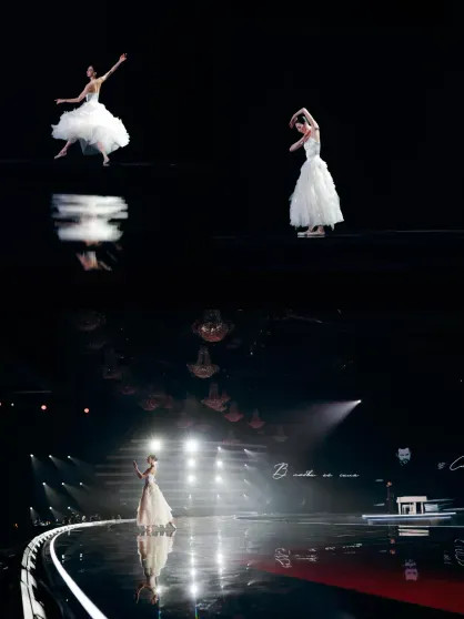 Zivert на сцене, обращение от Юлии и Анны Пересильд и 