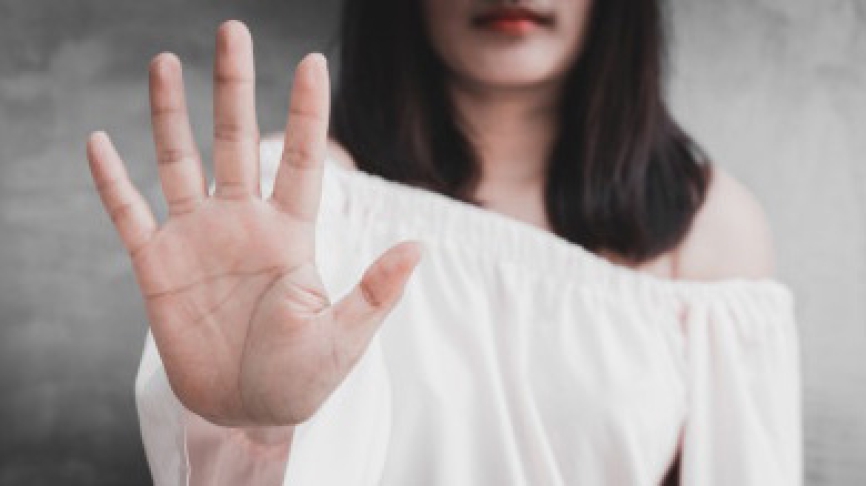 Юрист объяснил, как реагировать на извращенцев в общественных местах Юрист объяснил, как реагировать на извращенцев в общественных местах Общество