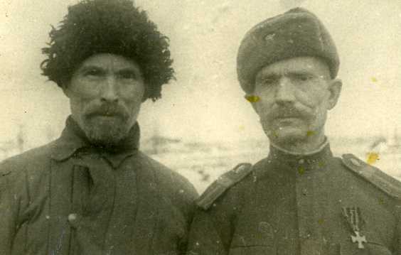 Советский старшина с Георгиевским крестом на старой колодке.