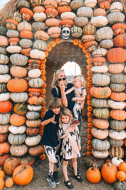 Как Тори Спеллинг, Кайли Дженнер, Лив Тайлер и другие звезды готовятся к Хеллоуину Как Тори Спеллинг, Кайли Дженнер, Лив Тайлер и другие звезды готовятся к Хеллоуину Новости