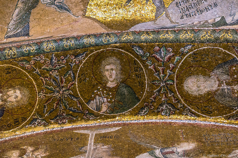 Портреты святых в медальонах в экзонартексе. Мозаики и фрески монастыря Хора.