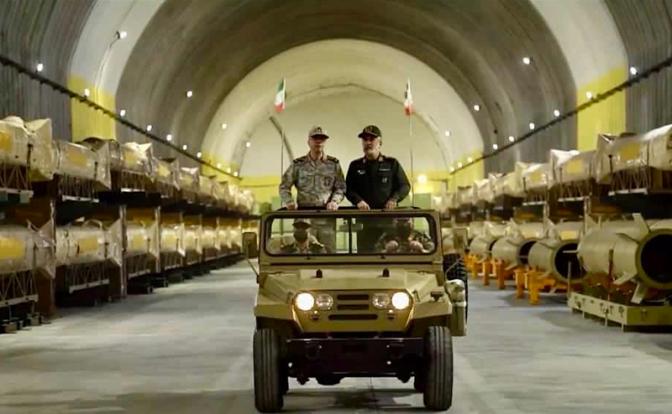 На фото: подземная военная база.