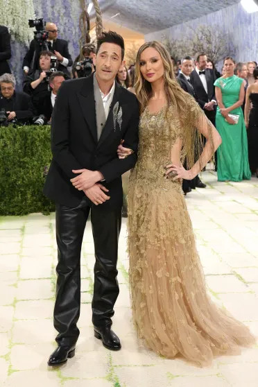 Met Gala — 2026: Джиджи Хадид, Аманда Сейфрид, Зои Кравиц, Оливия Уайлд на красной дорожке Images, Саттон, Джекман, костюма, Броуди, Метрополитенмузее, ХемингуэйСара, Джорджина, СториРозеЭдриан, ПиджонКоннор, ПиджонСара, ФостерСэм, СмитДрю, СмитСэм, РотРанее, ФостерХью, КристиХью, КристиГвендолин, УайлдГвендолин, УайлдОливия
