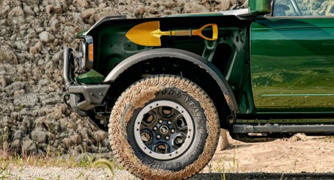 Ford разработал светящееся крыло с уникальным решением для хранения Автомобили