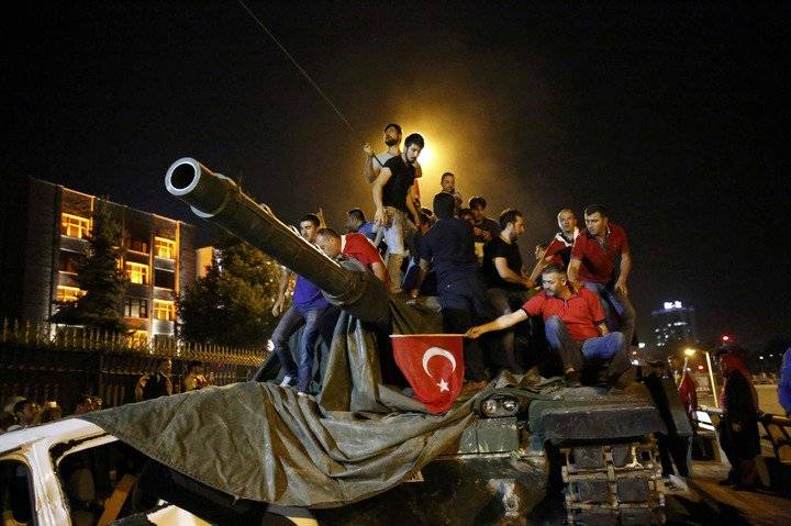 Правительство Турции собирается продлить режим ЧП