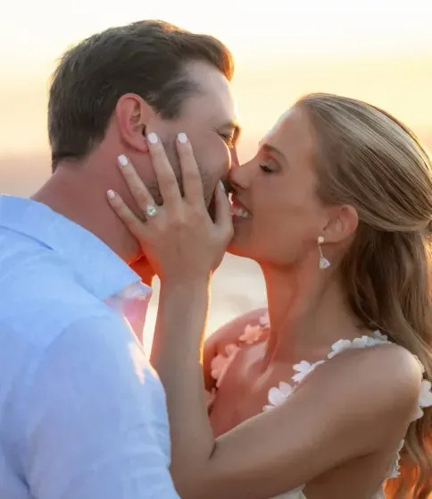 Племянница принцессы Дианы запустила алкогольный бренд Спенсер, Элиза, компании, брата, Спенсера, информации, розовое, регулярно, Великобритании, Китти, принцессы, Чарльза, графа, бренд, Маркл, Меган, Дианы, Однако, старшей, именно