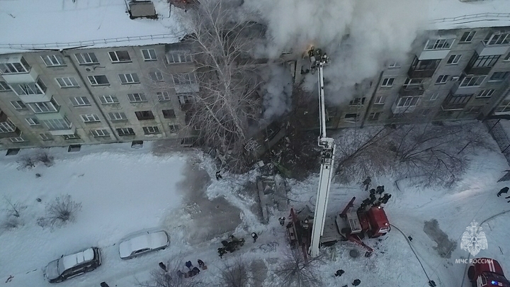 После взрыва газа в Новосибирске задержали двоих. Они ходили по квартирам проверять плиты