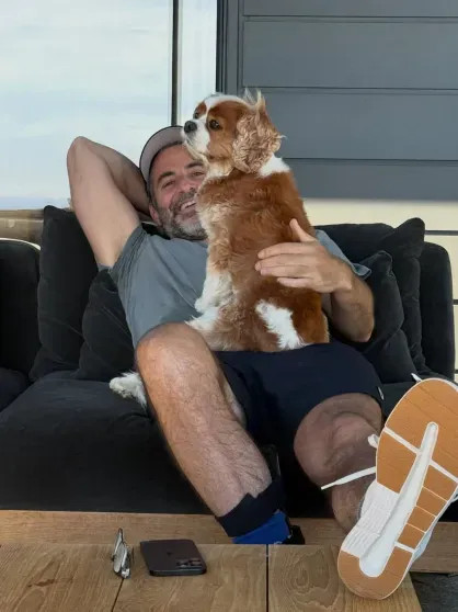 Дженнифер Энистон опубликовала редкое фото с бойфрендом-гипнотерапевтом Энистон, Дженнифер, опубликовала, возлюбленным, Джимом, хотела, Кортни, ребёнка, впервые, позирует, 57летняя, Анджелиной, свадьбы, после, спустя, Джоли, развелась, романа, вышла, Питтом