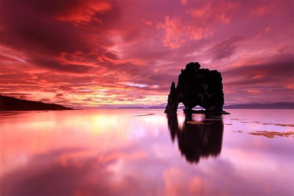 Пьющий монстр — природная достопримечательность Исландии Исландия,скалы,Хвитцеркур