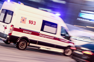 В Краснодаре иномарка врезалась в автомобиль скорой помощи