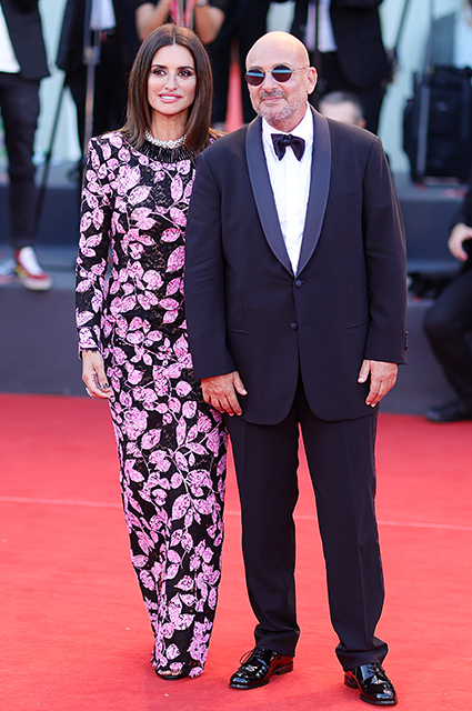 Венецианский кинофестиваль-2022: Ирина Шейк, Пенелопа Крус, Стелла Максвелл на премьере фильма "Необъятность" Красная дорожка