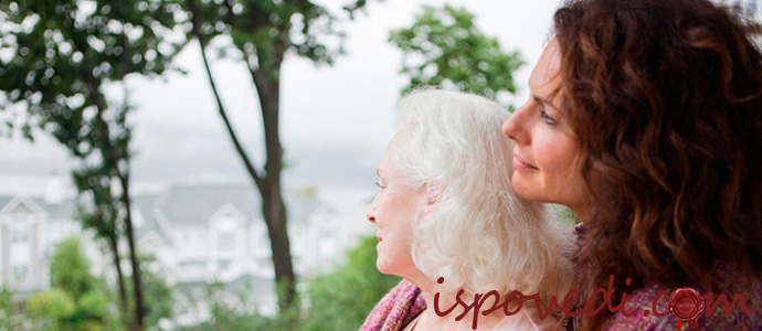 мать и взрослая дочь