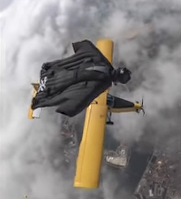 НОРВЕЖСКИЙ ЭКСТРЕМАЛ ПРОЛЕТЕЛ РЯДОМ С САМОЛЕТОМ НА ВЫСОТЕ 4,5 ТЫСЯЧ МЕТРОВ…