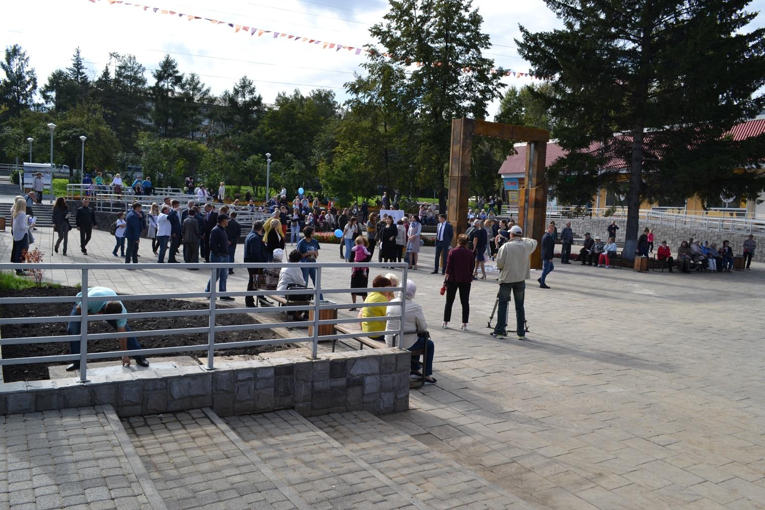 Академгородок иркутск. Фонтан в Академгородке Иркутск. Центральная площадь Академгородка Иркутск. Сквер в Академгородке Иркутск. Академгородок Иркутск сейчас.