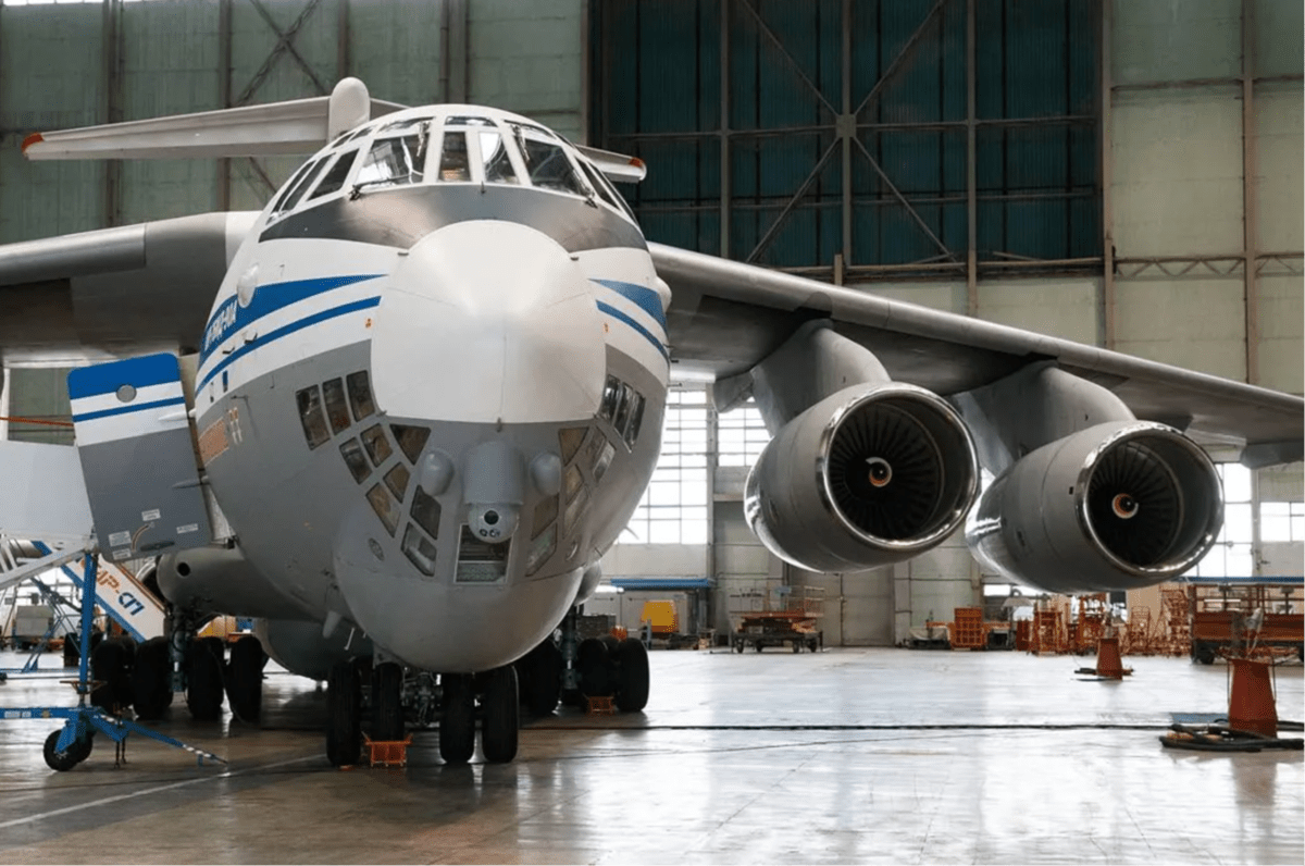 Тяжелый военно-транспортный самолет Ил-76МД-90А с улучшенными характеристиками обладает запасом прочности на 30 лет вперед.-2