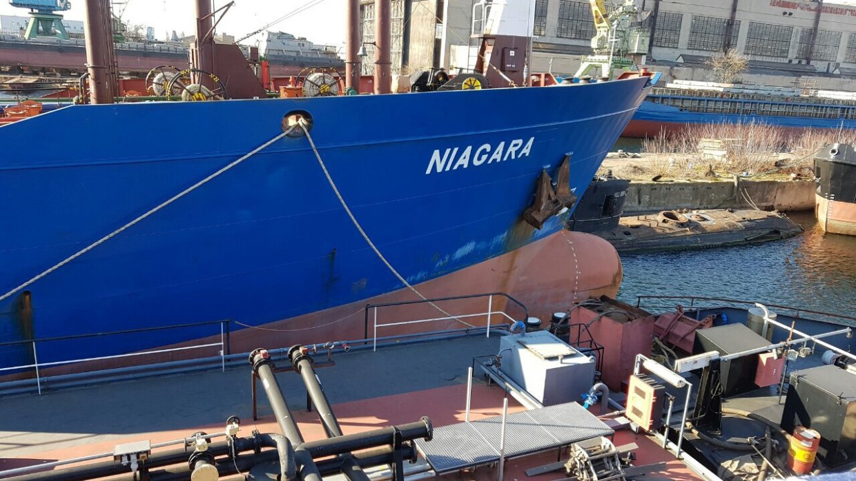 Украина продала через электронные торги два арестованных российских танкера