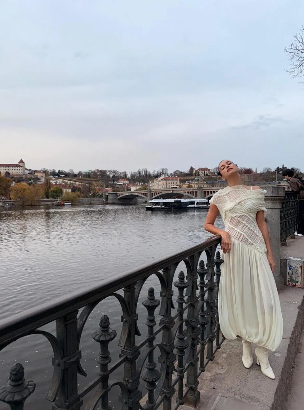 «Голое платье», блонд и роскошная фигура: красивые архивные снимки Ирины Шейк обсуждают в Сети Ирина, также, модель, звезды, жизни, платье, Модель, фотосоцсетиВ, актриса, позировала, кадры, дополнили, Брэдли, среди, время, путешествий, какая, показов, одном, комплиментов