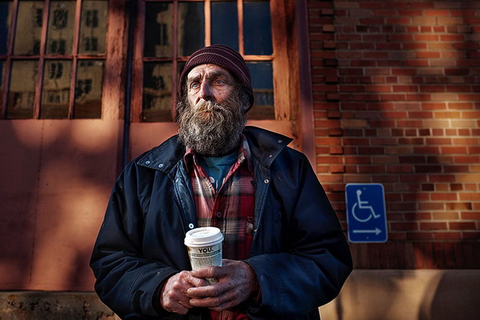 Фотограф Aaron Draper снимает бездомных жителей США