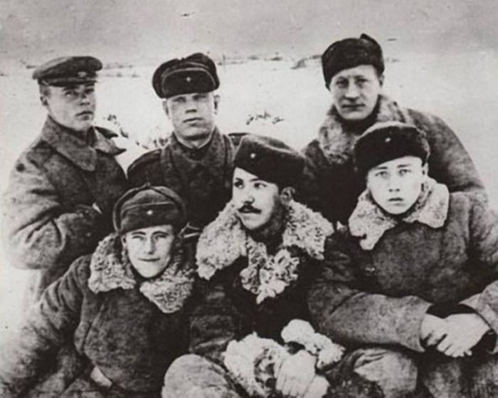 Командир отделения разведки старший сержант Юрий Никулин на войне с боевыми товарищами, 1940-е известные, люди, фото