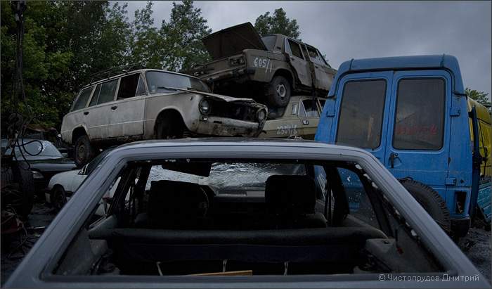 12 загадочных автосвалок, где можно найти удивительные автомобили