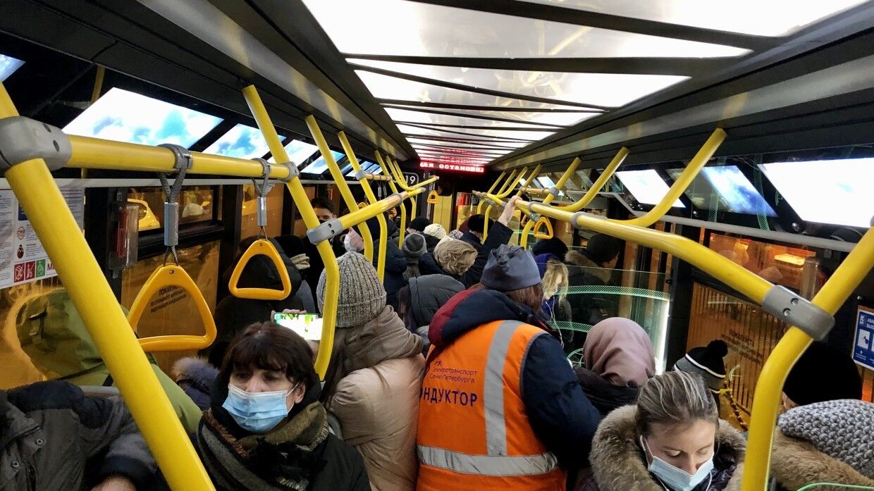 Конфликт петербурженки с пенсионеркой в автобусе закончился стрельбой