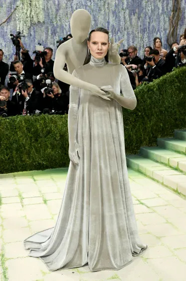 Met Gala — 2026: Джиджи Хадид, Аманда Сейфрид, Зои Кравиц, Оливия Уайлд на красной дорожке Images, Саттон, Джекман, костюма, Броуди, Метрополитенмузее, ХемингуэйСара, Джорджина, СториРозеЭдриан, ПиджонКоннор, ПиджонСара, ФостерСэм, СмитДрю, СмитСэм, РотРанее, ФостерХью, КристиХью, КристиГвендолин, УайлдГвендолин, УайлдОливия