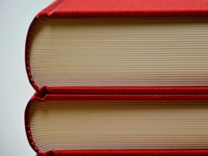Почему библиотечный штамп ставится именно на 17-ю страницу книги